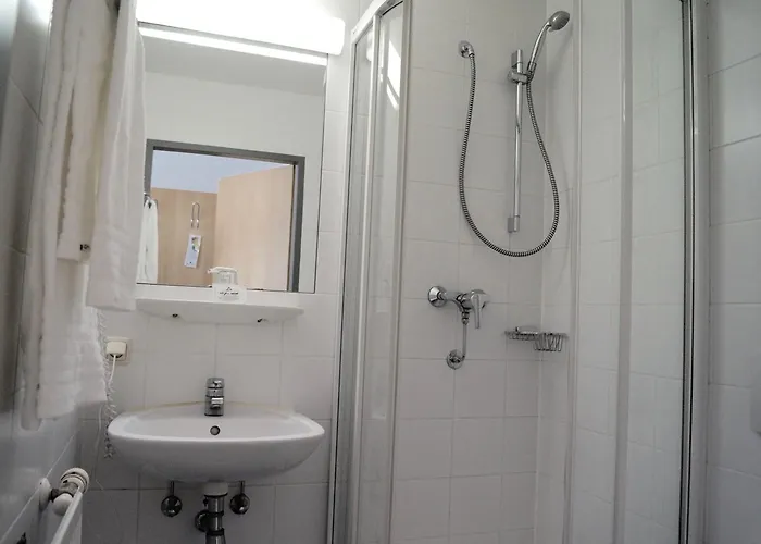 Hotell Allyouneed 3*