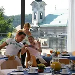 Allyouneed Hotel