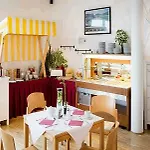 Allyouneed Hotel 3*